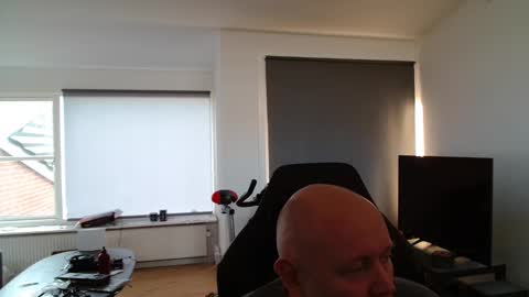 thomash32 online show from 11/26/25, 01:34