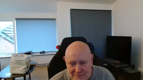 thomash32 online show from 12/04/25, 01:09