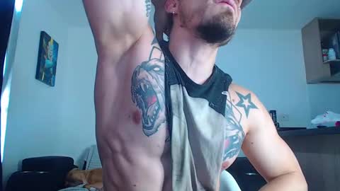 Snapshot of thomashoward31 chatting on 01/20/25, 04:12 Thomas online show from 01/20/25, 04:12