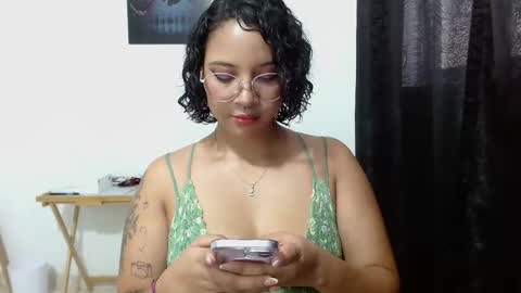 Snapshot of thompson_ari chatting on 05/05/26, 04:59 thompson ari online show from 05/05/26, 04:59