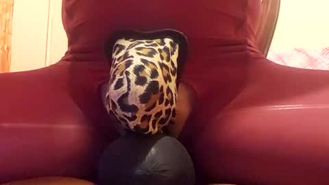 Snapshot of thongsandstockings chatting on 10/31/25, 12:11 Thongsandstocking online show from 10/31/25, 12:11