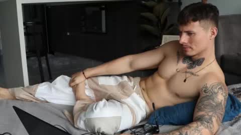 Sebastian online show from 02/11/25, 07:48