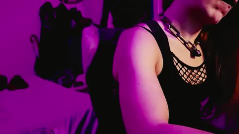 Snapshot of thornedrosets chatting on 12/14/25, 11:37 Mar online show from 12/14/25, 11:37