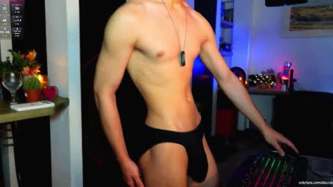 Snapshot of thoroughbredxx chatting on 03/14/26, 05:18 L e a n d e r 25OFF ON MY OF online show from 03/14/26, 05:18