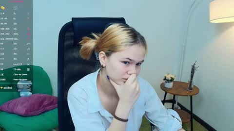 Snapshot of thousand_desires chatting on 04/30/26, 12:11 Lynn online show from 04/30/26, 12:11