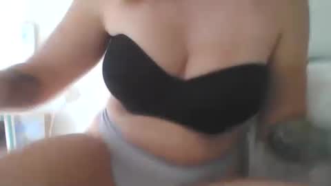 Snapshot of thrillho89 chatting on 12/22/25, 12:29 thrillho89 online show from 12/22/25, 12:29