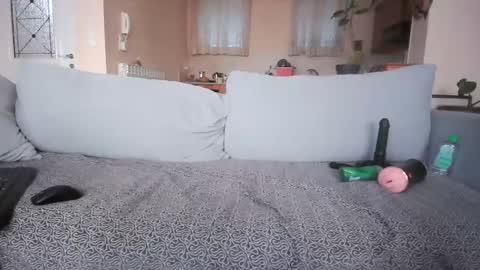 Snapshot of thronu11 chatting on 01/06/25, 10:24 Alex online show from 01/06/25, 10:24