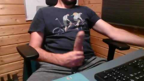 Snapshot of thx_4some_sharing chatting on 07/05/26, 10:06 toobigcockforonegirl online show from 07/05/26, 10:06