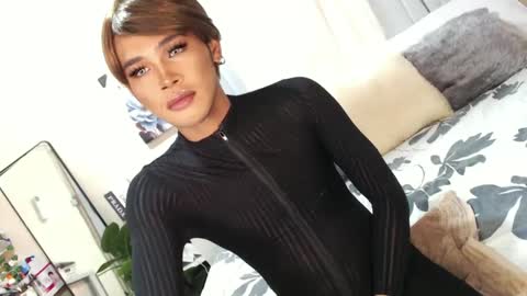 Snapshot of tiara_perezx chatting on 02/10/25, 05:25 Sam online show from 02/10/25, 05:25
