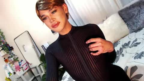 Snapshot of tiara_perezx chatting on 02/17/25, 02:31 Sam online show from 02/17/25, 02:31