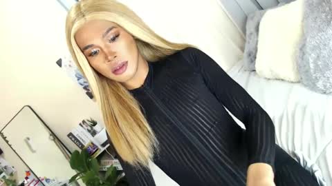 Snapshot of tiara_perezx chatting on 03/05/25, 03:29 Sam online show from 03/05/25, 03:29