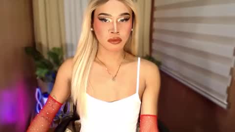 Snapshot of tiara_perezx chatting on 09/20/25, 06:42 Sam online show from 09/20/25, 06:42