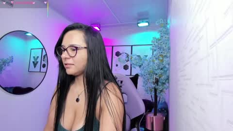 Tiara  online show from 05/02/26, 03:22