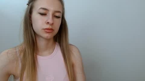 Snapshot of tiarasmile chatting on 06/19/26, 08:07 Tiara online show from 06/19/26, 08:07