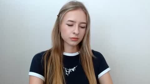 Snapshot of tiarasmile chatting on 07/08/26, 11:48 Tiara online show from 07/08/26, 11:48