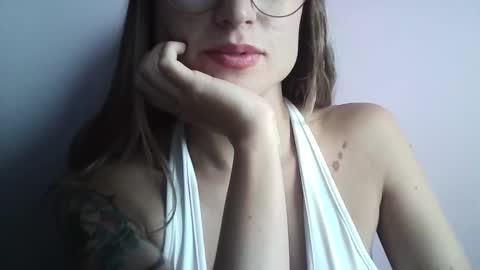 Tifanny online show from 12/16/25, 02:00