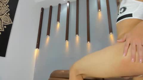 tifanny_doll01 online show from 11/01/25, 09:39