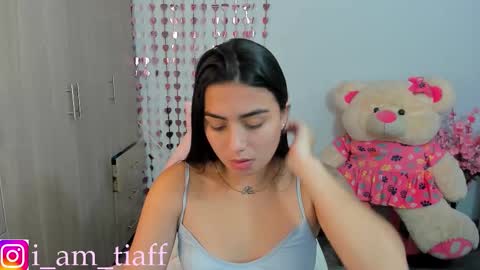 Snapshot of tifany_tay2 chatting on 12/19/25, 05:25 hey am julietha online show from 12/19/25, 05:25
