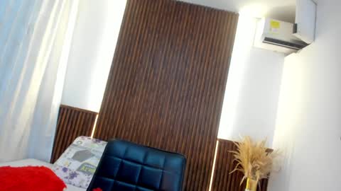 Snapshot of tiff_valentine chatting on 01/24/25, 04:37 Tiffany online show from 01/24/25, 04:37