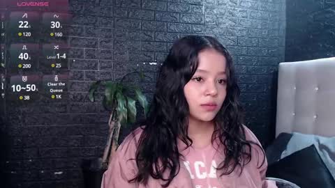 Snapshot of tiffanny_rose_ chatting on 12/29/24, 02:10 Sara online show from 12/29/24, 02:10