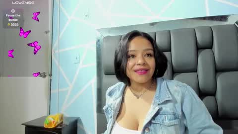 Snapshot of tiffanny_rose_ chatting on 01/03/25, 06:14 Sara online show from 01/03/25, 06:14