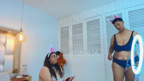 Snapshot of tiffantyandstacy chatting on 10/08/25, 08:28 Tiffany and Stacy online show from 10/08/25, 08:28