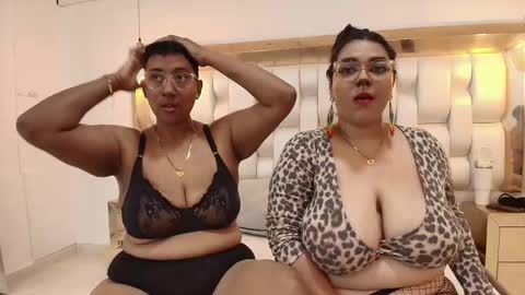 Snapshot of tiffantyandstacy chatting on 10/10/25, 08:19 Tiffany and Stacy online show from 10/10/25, 08:19