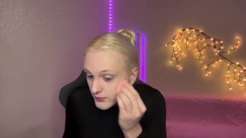 Amira online show from 11/26/25, 09:54