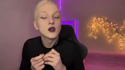 Amira online show from 11/27/25, 09:11