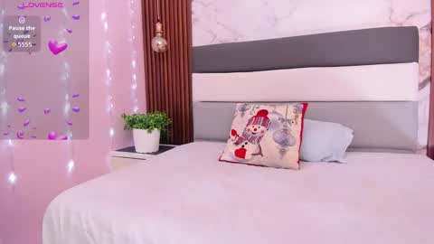 Snapshot of tiffany_bello chatting on 12/03/25, 07:56 TIFFANY BELLO online show from 12/03/25, 07:56