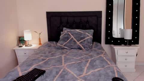 Snapshot of tiffany_cooper06 chatting on 09/22/25, 12:18 VAL online show from 09/22/25, 12:18