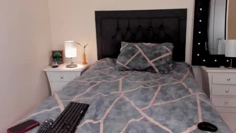 Snapshot of tiffany_cooper06 chatting on 09/24/25, 08:34 VAL online show from 09/24/25, 08:34