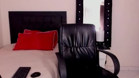 Snapshot of tiffany_cooper06 chatting on 03/03/26, 09:31 VAL online show from 03/03/26, 09:31