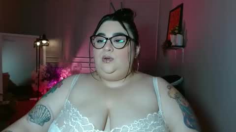 dont forget ask for custom vids  online show from 04/25/26, 06:38