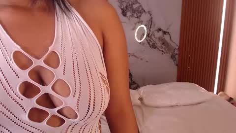 STEFANNY WELL online show from 10/07/25, 03:04