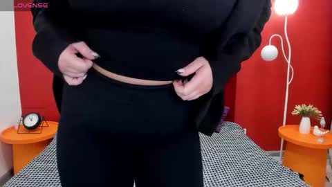 Snapshot of tiffanydoyle chatting on 11/09/25, 01:37 Tiffany 3 online show from 11/09/25, 01:37