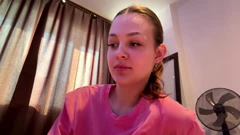 Snapshot of tiffanydziewanowski chatting on 04/01/26, 07:20 Tiffany online show from 04/01/26, 07:20