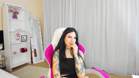 Snapshot of tiffanyhhotx chatting on 03/24/26, 02:33 Tiffani online show from 03/24/26, 02:33