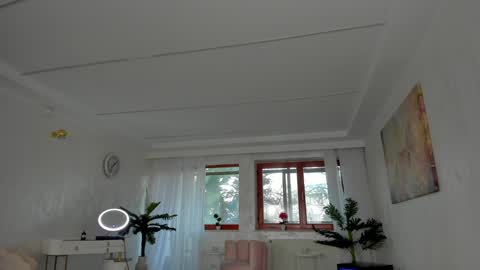 Tiffany Houston online show from 12/12/24, 06:36