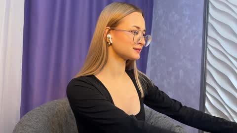 Snapshot of tiffanyhunt chatting on 12/16/24, 02:27 Tiffany online show from 12/16/24, 02:27