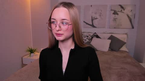 Snapshot of tiffanyhunt chatting on 02/03/25, 10:58 Tiffany online show from 02/03/25, 10:58