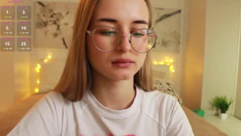 Snapshot of tiffanyhunt chatting on 02/25/25, 10:37 Tiffany online show from 02/25/25, 10:37