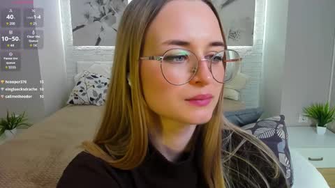 Snapshot of tiffanyhunt chatting on 03/07/25, 06:43 Tiffany online show from 03/07/25, 06:43