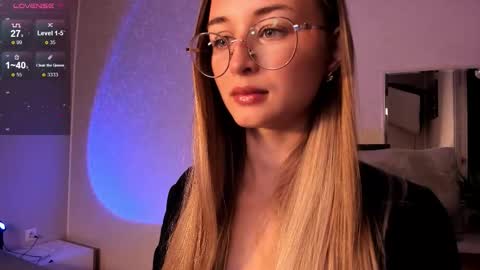 Snapshot of tiffanyhunt chatting on 09/15/25, 12:27 Tiffany online show from 09/15/25, 12:27