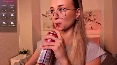 Snapshot of tiffanyhunt chatting on 09/17/25, 12:07 Tiffany online show from 09/17/25, 12:07