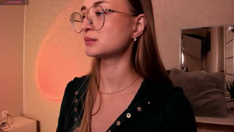 Snapshot of tiffanyhunt chatting on 09/25/25, 01:37 Tiffany online show from 09/25/25, 01:37