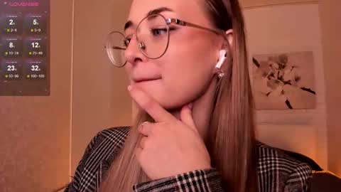 Snapshot of tiffanyhunt chatting on 10/08/25, 01:42 Tiffany online show from 10/08/25, 01:42