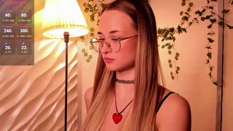 Snapshot of tiffanyhunt chatting on 11/13/25, 01:54 Tiffany online show from 11/13/25, 01:54