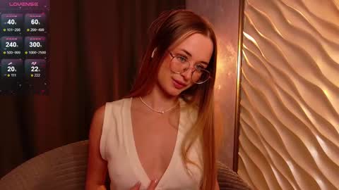 Snapshot of tiffanyhunt chatting on 11/19/25, 01:44 Tiffany online show from 11/19/25, 01:44