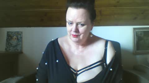 Snapshot of tiffanymature chatting on 04/11/26, 02:10 TiffanyMature online show from 04/11/26, 02:10